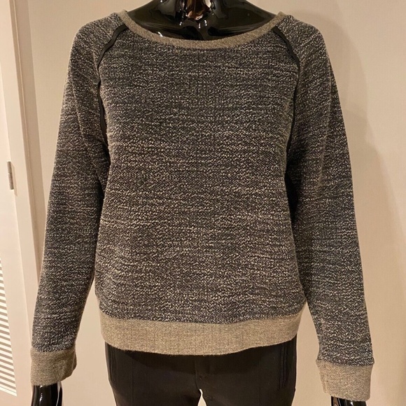 ALICE AND OLIVIA S SMALL 4-6 GREEN CREW NECK SWEATER 100% LEATHER ELBOW PATCH - Picture 1 of 13